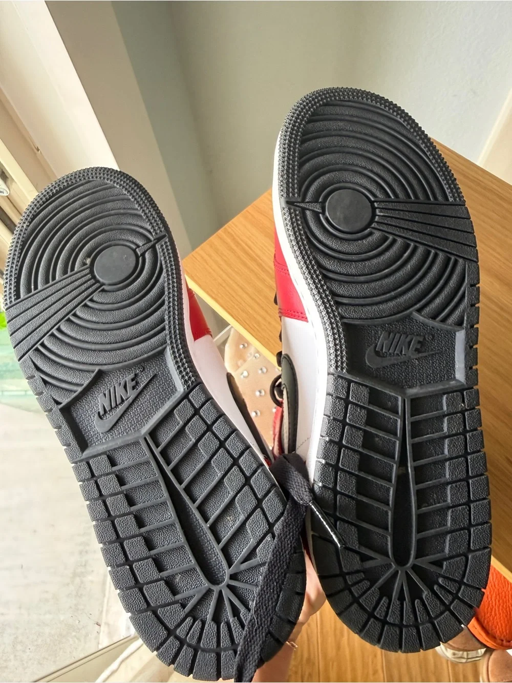 Air Jordan 1 Mid GS 'Chicago Black Toe'